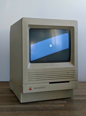 Macintosh, SE/30, Retro Apple Macintosh SE sælges, ny kondensatorer i strømforsyning og bundkortet.
