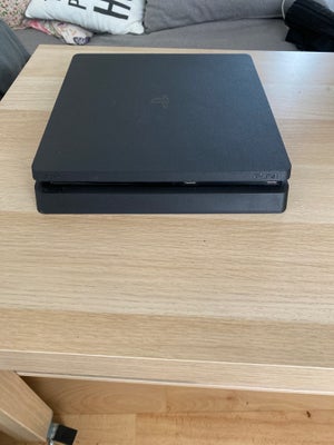 Playstation 4, Slim, God