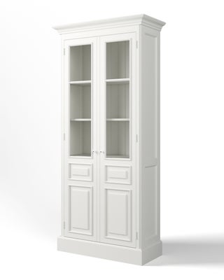 Vitrineskab, Stort og meget elegant 2-dørs gulv vitrineskab i helhvid med en højde på 220 cm.

Produ