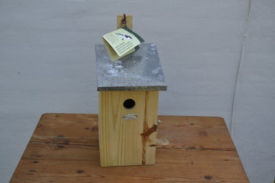 Fuglehus (nr. 19), Det er et fuglehus der kan åbnes op så man kan observere evt. beboere af huset. L