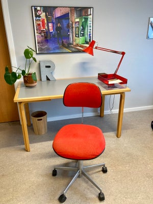 Kontorstol, Labofa, Original og superfed rød retro kontorstol fra Labofa.
Fuldpolstret, i fantastisk