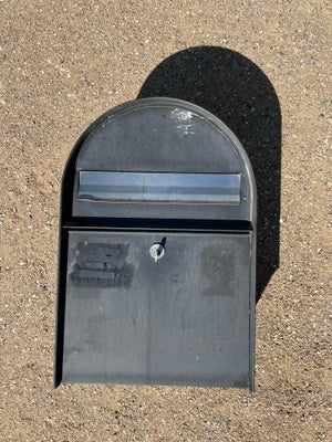 Postkasse, Postkasse til salg m. enkelt nøgle (Ruko-lås).
Mindre buk ved hjørne. 

Fast pris, afhent