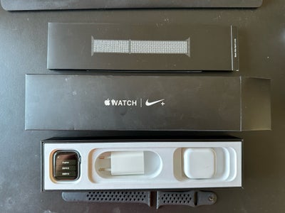 Smartwatch, Apple, Apple Watch Series 4, 44 mm, Space Grey Alu. Case med Black Nike sports loop & Ni