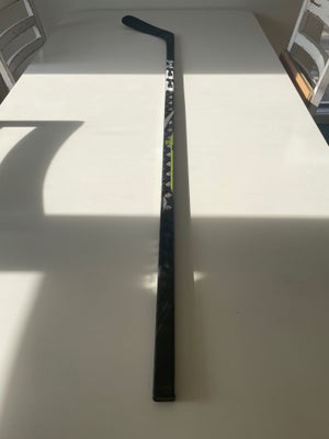 Ishockeyudstyr, 
NY Stav
Helt ny CCM PRO3 PMT flex 75 Grip-p29 Ribcore
56”/81

Staven er ikke brugt,