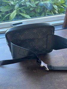 Hoved billede Humoristisk Find Louis Vuitton Taske i Andre tasker og tilbehør - Bæltetaske - Køb  brugt på DBA