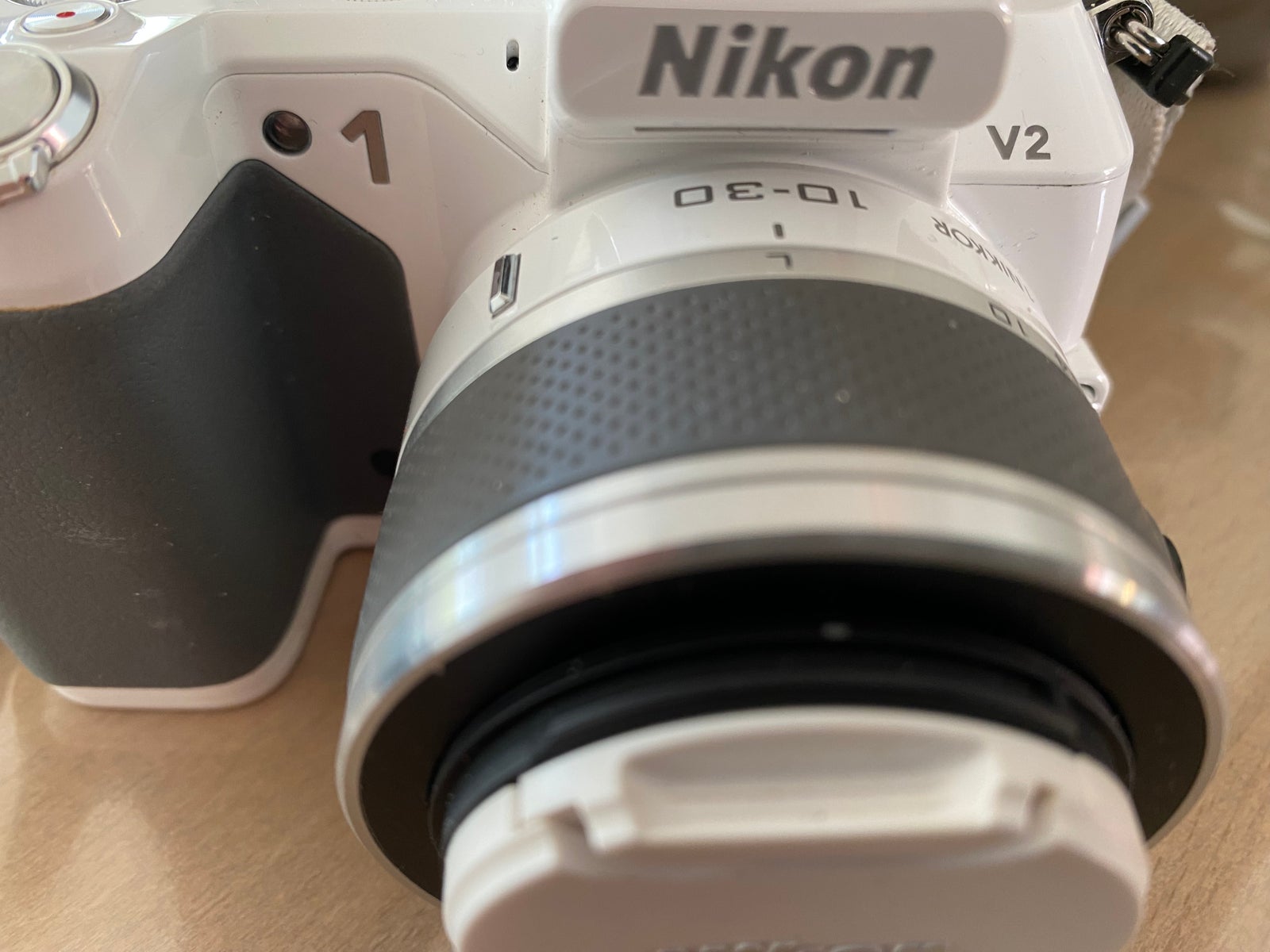 Nikon Nikon 1 V2 , 14,3 megapixels, Perfekt