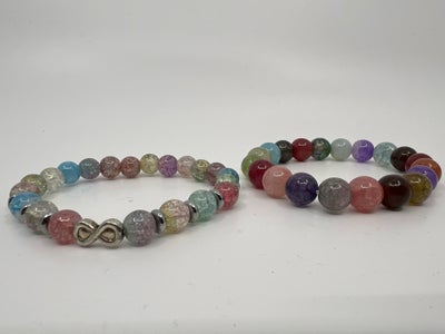 Armbånd, Helt enkelt elastik armbånd af flotte krakelerede glas perler. Ene med blodsten og uendelig