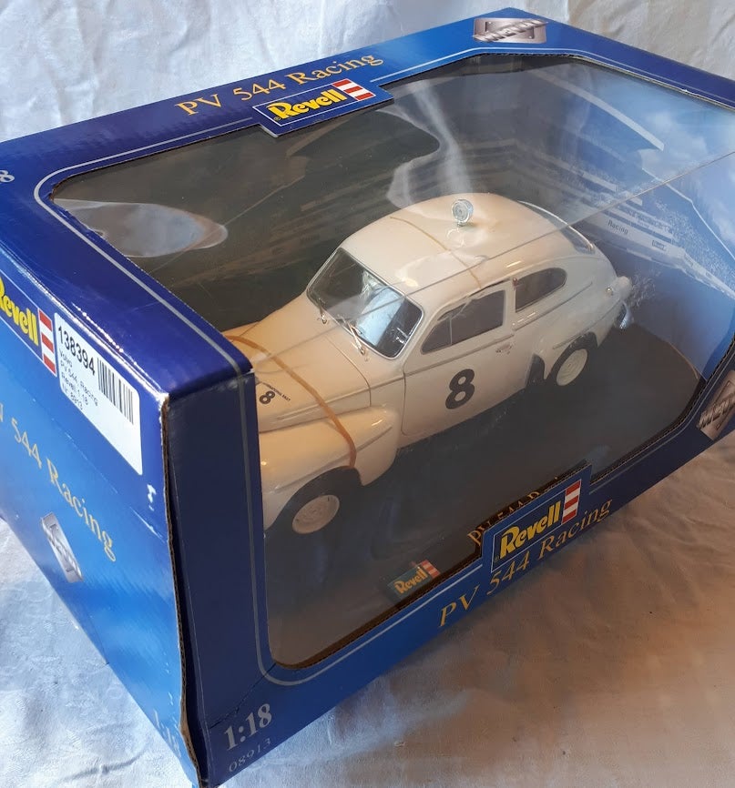 Modelbil, Volvo PV 544 Rally 8. Revell, skala 1:18