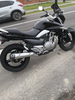 BMW, Suzuki inazuma, 250 ccm, 24 hk, 2017, 6000 km, Sort, m.afgift, Meget fin suzuki 250 inazuma ald