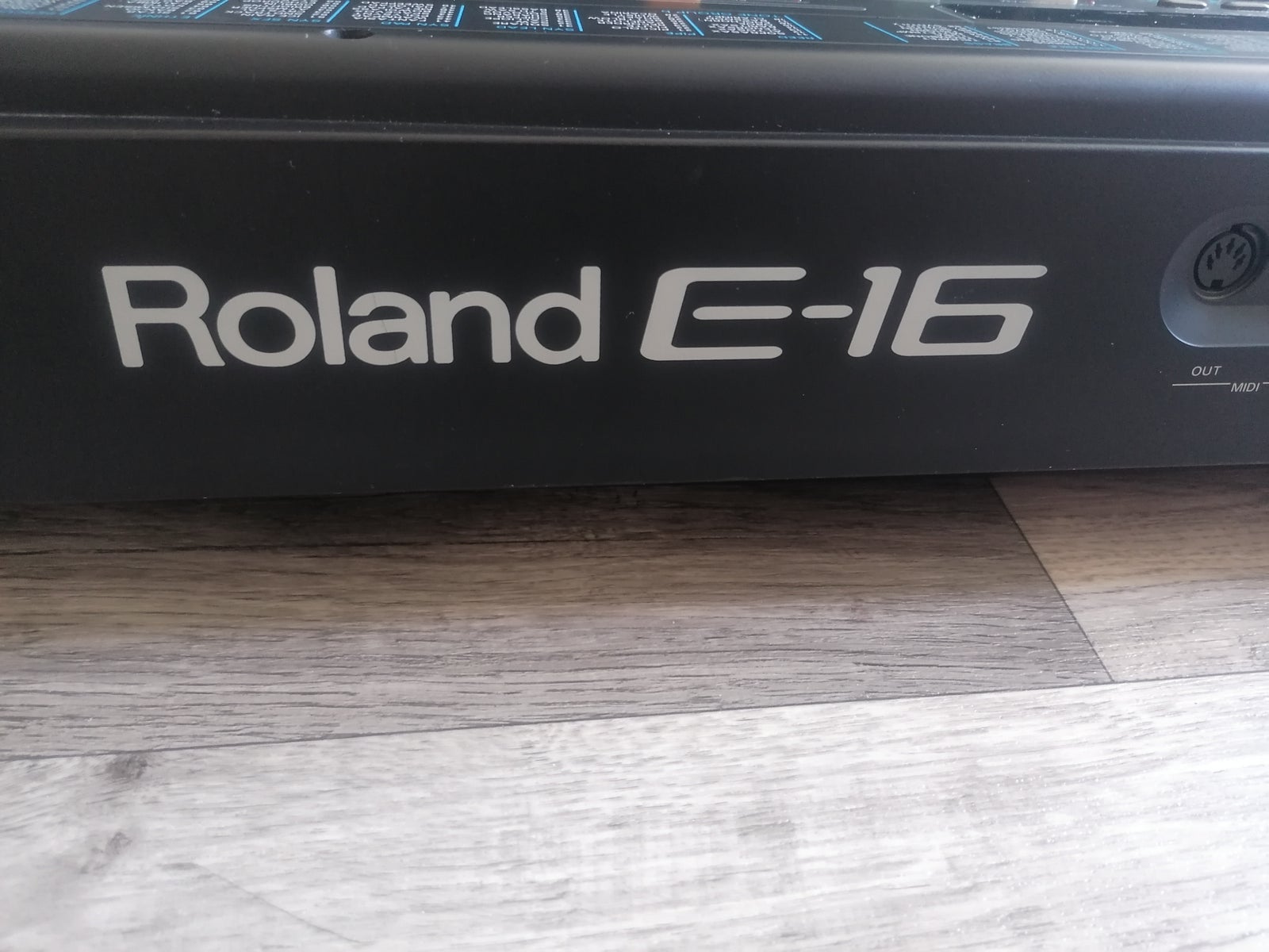 Keyboard, Roland E-16