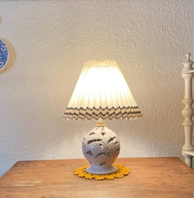 Lampe, Henning Seidelin, Fejlfri bordlampe af Henning Seidelin.
Højde med fatning 20,5

Betal  100 k