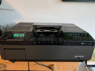 Betamax, Sony, SL-8000E, 

VIntage Betamax fra Sony.
Ikke testet, hvorfor den sælges som defekt.


V
