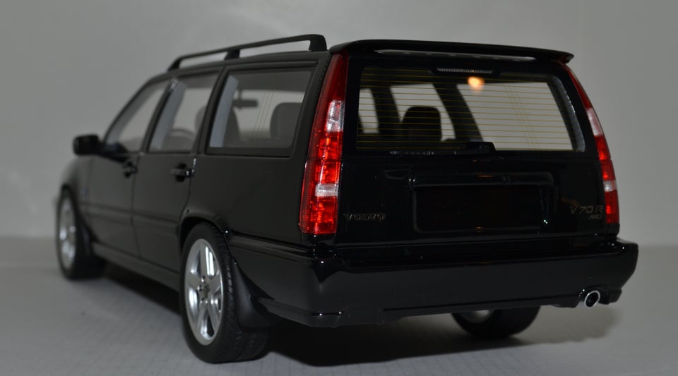 Modelbil, DNA Volvo V70R, skala 1:18