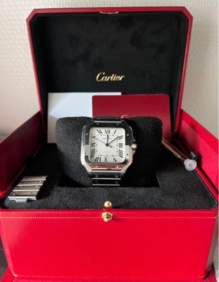 Herreur, Cartier, Jeg sælger dette mega lækre Cartier Santos ur.

Referencenummeret er WSSA0018.

Ur