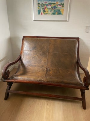 Sofa, læder, 2 pers. , antik, smuk gammel sofa i egetræ med læder

Skaden i sædet kan limes med læde