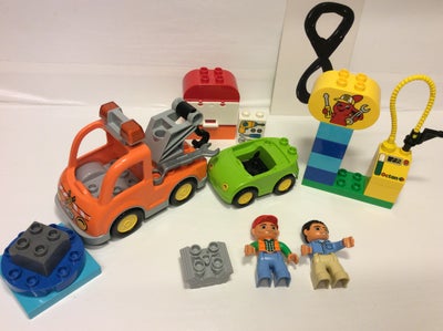 Lego Duplo, 10814 tow truck, Kranbil, bil, motor, drejeskive, tankanlæg, værktøj mv. 2 mænd.

Pæne o