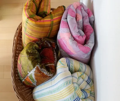 Andet tæppe, Flotte gamle vattæpper og soveposer.
Retro mønstre og farver, perfekte til det personli