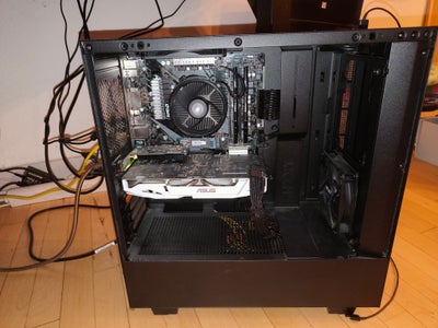 Andet mærke, 3.6 Ghz, 16 GB ram, 500 GB harddisk, Perfekt, sælger denne ældre gamer pc.
den indenhol