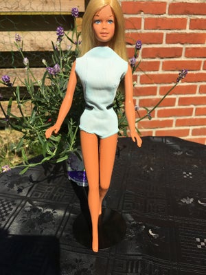 Barbie, BARBIE MATTEL, VINTAGE THE SUNSET MALIBU #1067 i orginal bade dragt med knæk i benene hun er