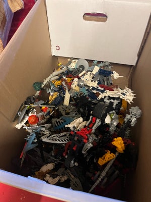 Lego Bionicle, En hel kasse både hele og stumper