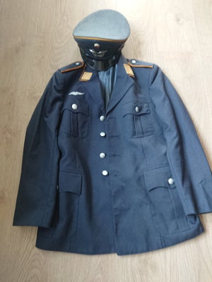 Uniform, Vesttysk Luftwaffe, Kasket str. 59

Jakke str. 18 = skulderbredde 46, brystvidde 110, ærmel