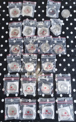 Danmark, mønter, 22 stk danske i oz. sølv mønter
21 stk. 200 kr. + 1 stk. Havfrue
Der mangler certif