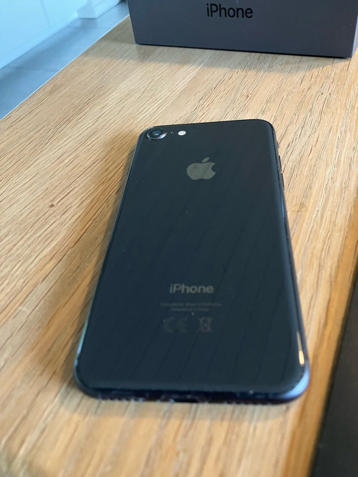 iPhone 8, 64 GB, sort