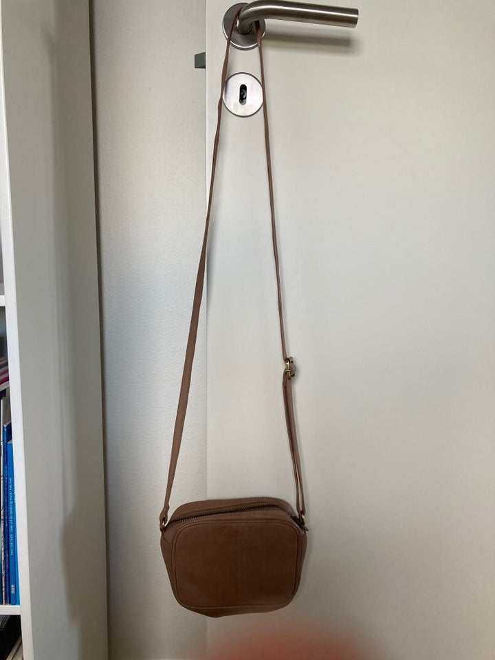 Crossbody, RE:DESIGNED