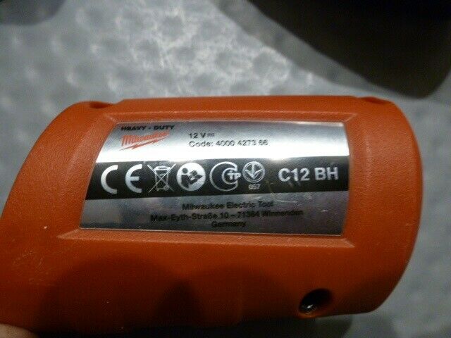 Oplader, Nyt Milwaukee C 12 C med et batteri M12B og C12BH