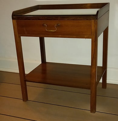 Side/senge/entre-bord, Utrolig flot senge/side/entre-bord i ædeltræ.
Ved ikke om det er teak/palisan