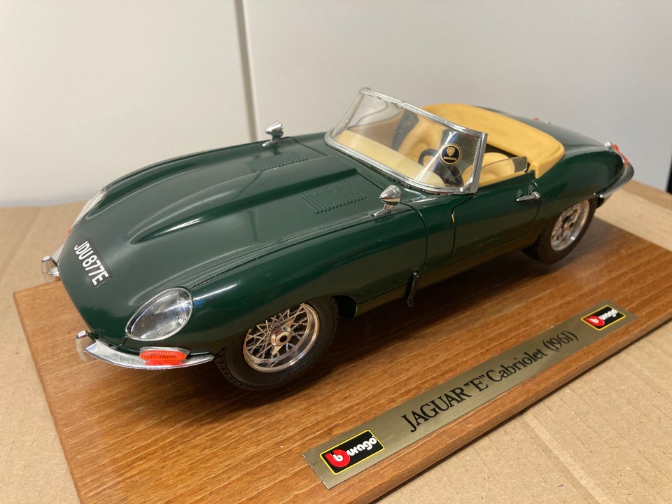 Modelbil, Jaguar E-type cabriolet 1961 1/18, skala 1:18