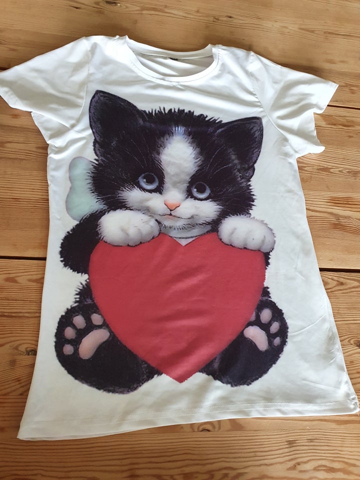 bruger Stikke ud tilskadekomne T-shirt, med sød kat, ? – dba.dk – Køb og Salg af Nyt og Brugt