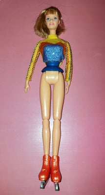 Barbie, Star Skater Barbie, Denne retro dukke er i brugt ren stand:) Tøj er lidt slid.

Tjek også mi