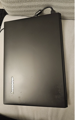 Lenovo, 
B50-70 80eu, I5 4210u 1.7 GHz,  4 GB ram, 80 GB ssd

Windows 10 
Batteri holder godt
Oplade