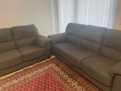 Sofa, stof, større end 9 pers., 2 x 2 personer 
2 x 3 personer 

Købt fra Daells bolighus 

1 x 2 pe