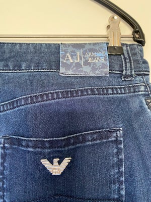 Jeans, , "ARMANI" model "DAHLIA", str. 32,  DENIM, LÆKRE “ARMANI” jeans. NYPRIS CA. KR 1.400.
I perf
