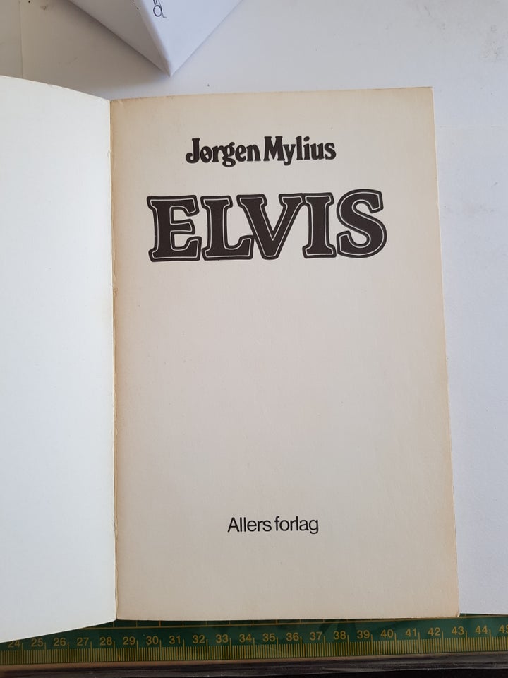 Elvis stjernen der aldrig slukkes, Jørgen Mylius