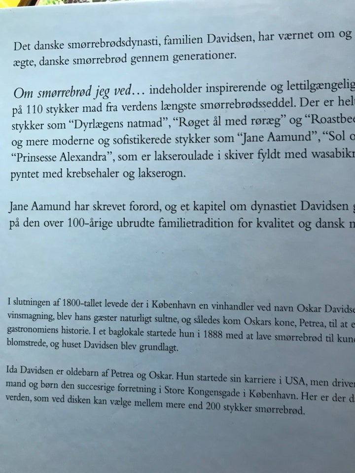 Om smørrebrød jeg ved, Ida og Mia Davidsen, emne: mad og vin