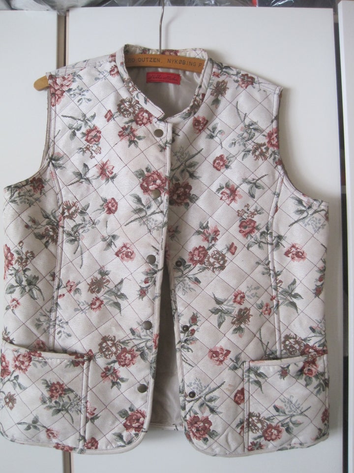 Vest, Noble Micha, str. 44