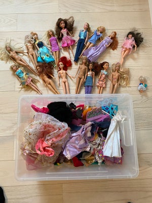 Barbie,  Barbiedukker, 16 stk. og kasse med Barbietøj, 16 Barbiedukker og en kæmpe kasse med barbiet