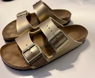 Sandaler, str. 37, Birkenstock,  Guld,  Ubrugt, Lækre sandaler i ‘guld’ fra Birkenstock.
Model Arizo