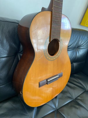 Andet, andet mærke Muligvis en Musima (DDR), Vintage akustisk guitar, givetvis fra østtyske Musima.
