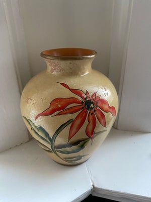 Vase, Vintage, Keramik, Meget smuk vintage vase med blomstermotiv. 16 cm høj. 








Samleobjekt ,