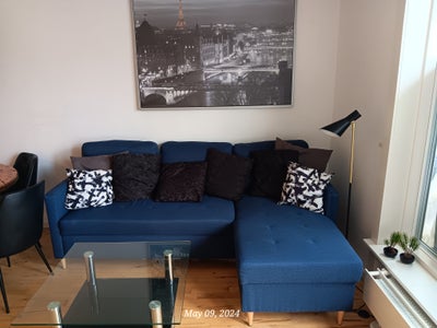 Sofa, stof, anden størrelse, Sofa i blå stof ny pris 4.000kr

215 cm 90 cm dyb, 150 cm v/chaiselong 