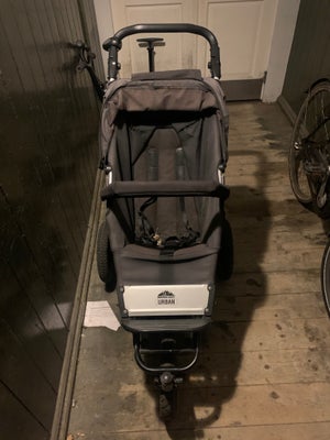 Kombivogn, Mountain Buggy Urban Jungle, Godt brugt, to nye dæk bag. Kan være det skal ny slange dæk 