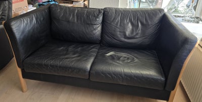 Sofa, læder, 2 pers., Læder sofa

Mål: 
144 cm længde
70 cm højde
80 cm dybte

Pæn og velholdt

Skal