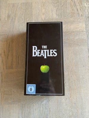 The Beatles: In Stereo Box, pop, Sælger dette bokssæt. Det består af 15 cd’ere og en bonus dvd film 