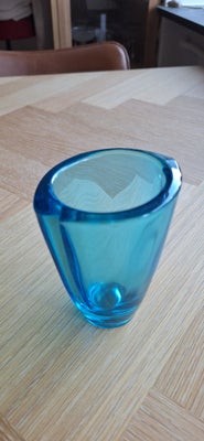 Vase, Vase, Blå konisk glasvase.
Lille afslag i bunden. 
H: 12 cm.  bund: 5 cm Top: 9 cm.