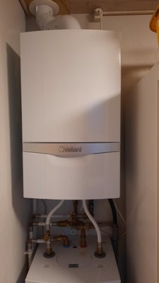 Gasfyr, Vaillant, Vaillant ecoTEC plus, klimastyret, 4 år, med varmtvandsbeholder og fjernbetjening,