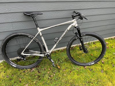 Merida Big 9, anden mountainbike, 12 gear, Cyklen har kørt 1 tur på 50 km og står som fabriksny. Måt